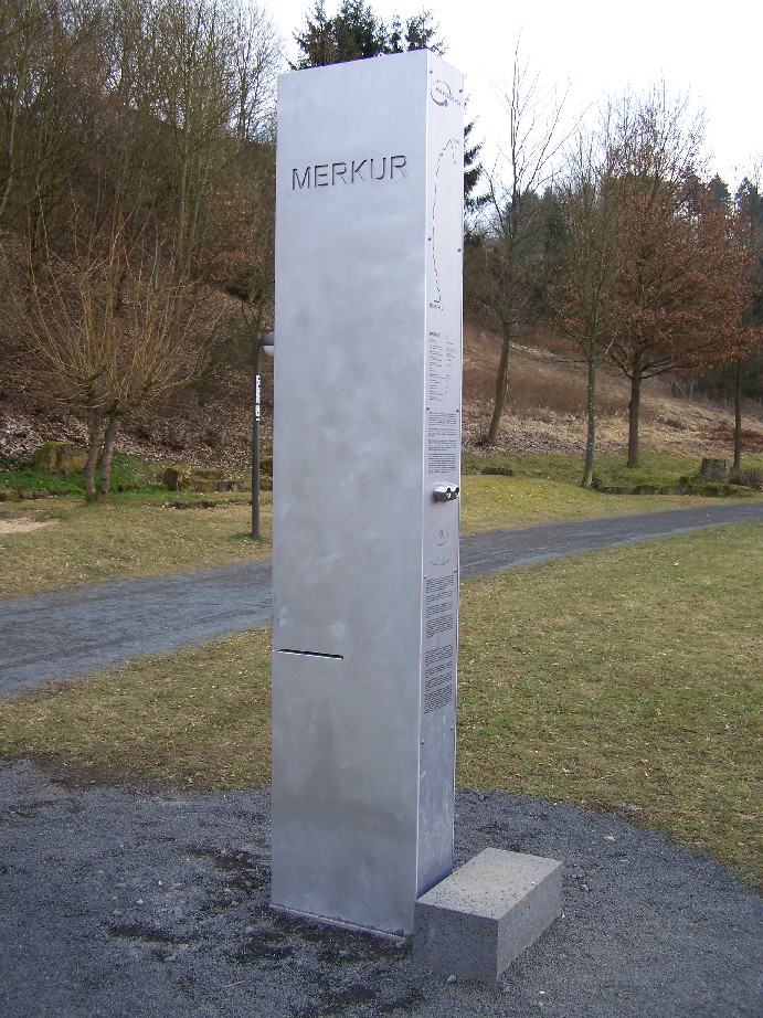 Der Merkur - Gesamtstele - im Kurpark Daun Der Merkur - Gesamtstele - im Kurpark Daun