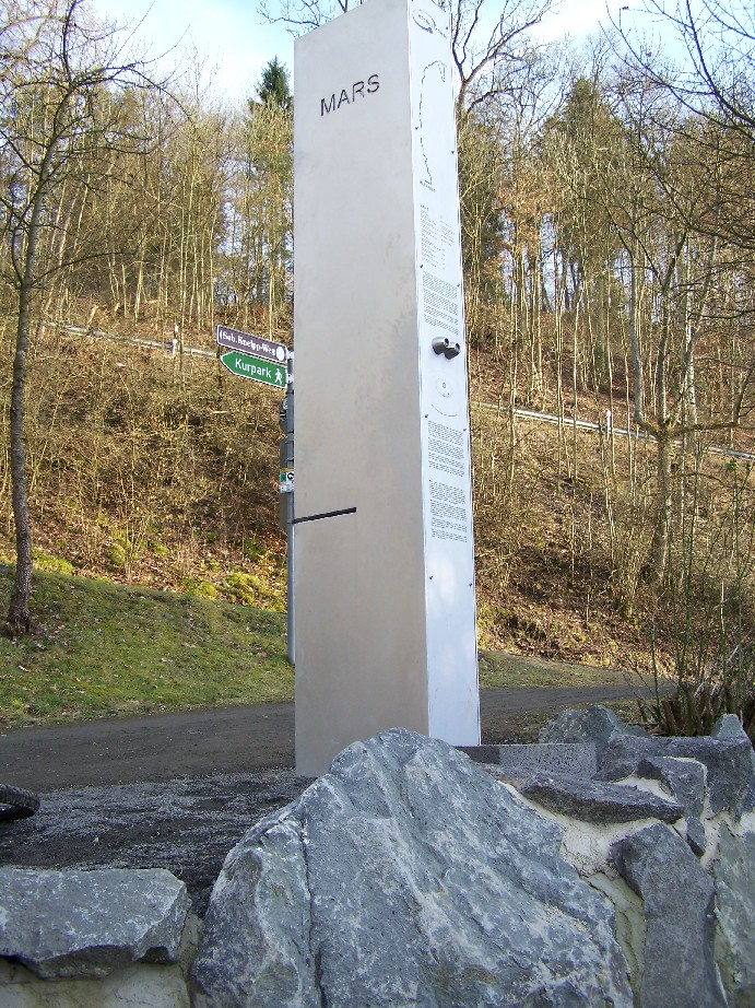 Der Mars - Gesamtstele - im Kurpark Daun Der Mars -Gesamtstele - im Kurpark Daun