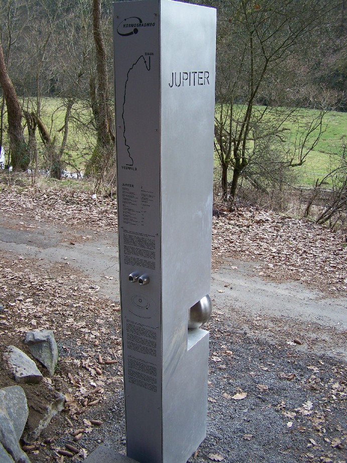 Der Jupiter - Gesamtstele - zwischen Gemünden und Pützborn Der Jupiter - Gesamtstele - zwischen Gemünden und Pützborn